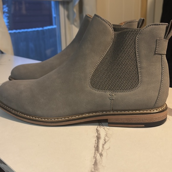 New men’s Sz 11 light grey Chelsea business to casual boots by Steve Madden - Picture 5 of 12